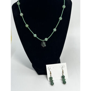 Green Stone Beaded Necklace with Wire Wrapped Pendant & Dangle Earrings